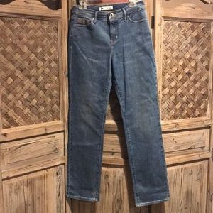 Levi perfectly slimming 512 straight leg Jean